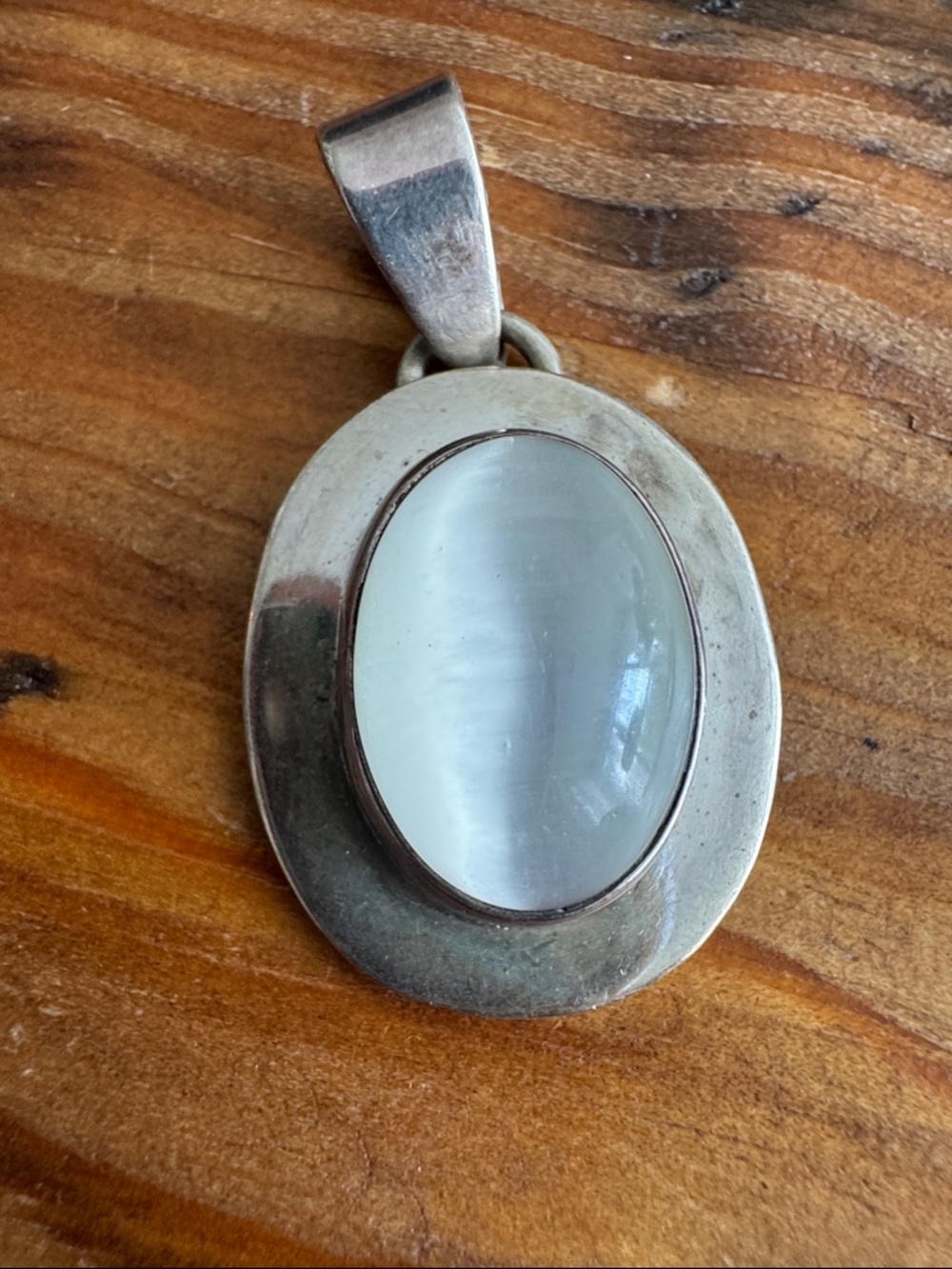 Oval Cat's Eye Pendant Necklace in White Cabochon